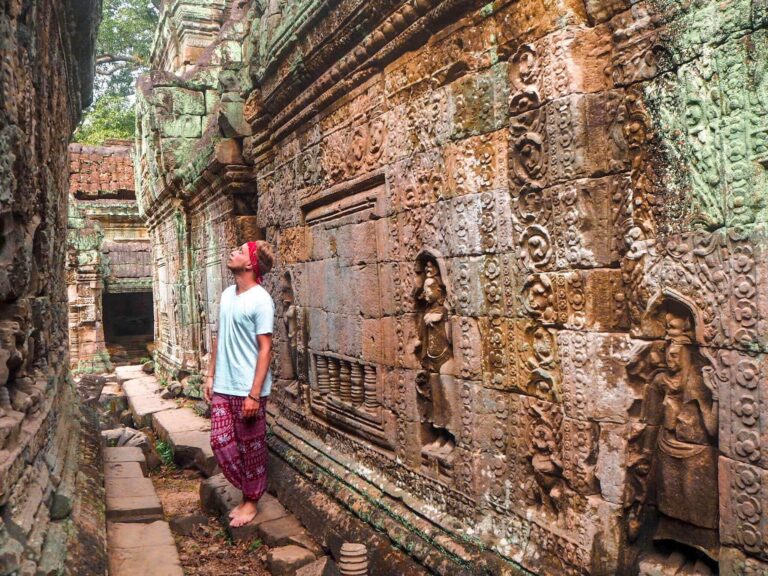Angkor e le sue rovine : viaggio nel tempo